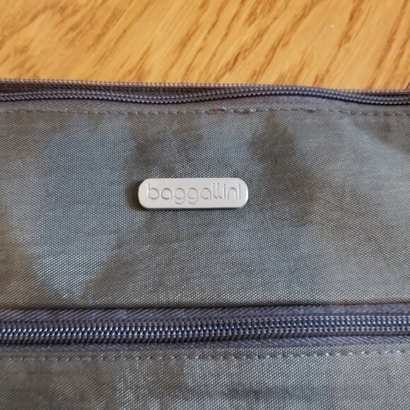 Baggallini Crossbody 4-zip Nylon Bag + wristlet  - NWOT - Picture 3 of 12